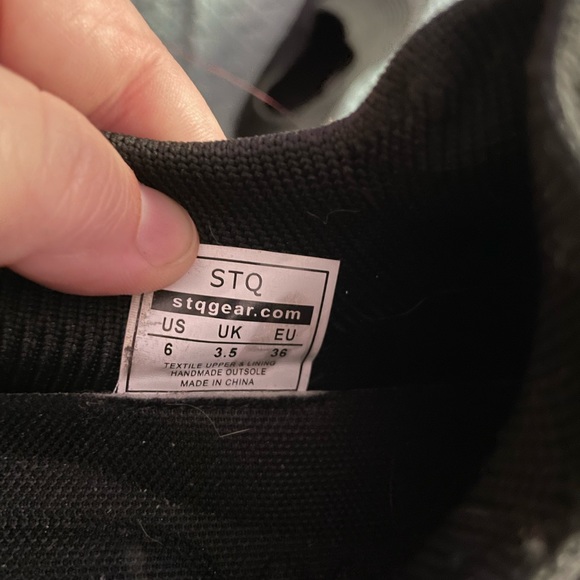 women’s athletic shoes - Picture 4 of 5